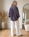 Vintage Blad Blouse - Tijdloze Elegantie met Klassiek Bladmotief — back view