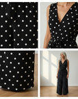 Geplisseerde Lange Jumpsuit met Elegante Halslijn - Zwart-Wit Stippenprint — details