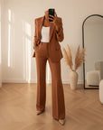 ELIZA - Elegant Pak met Klassieke Blazer — Bruin