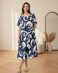 Linnen Midi Jurk met Abstract Print en Geplooide Taille — Marineblauw Abstract