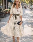 Klassieke Polka Dot Midi Blousejurk met Strikband - Tijdloos Zwart & Crème