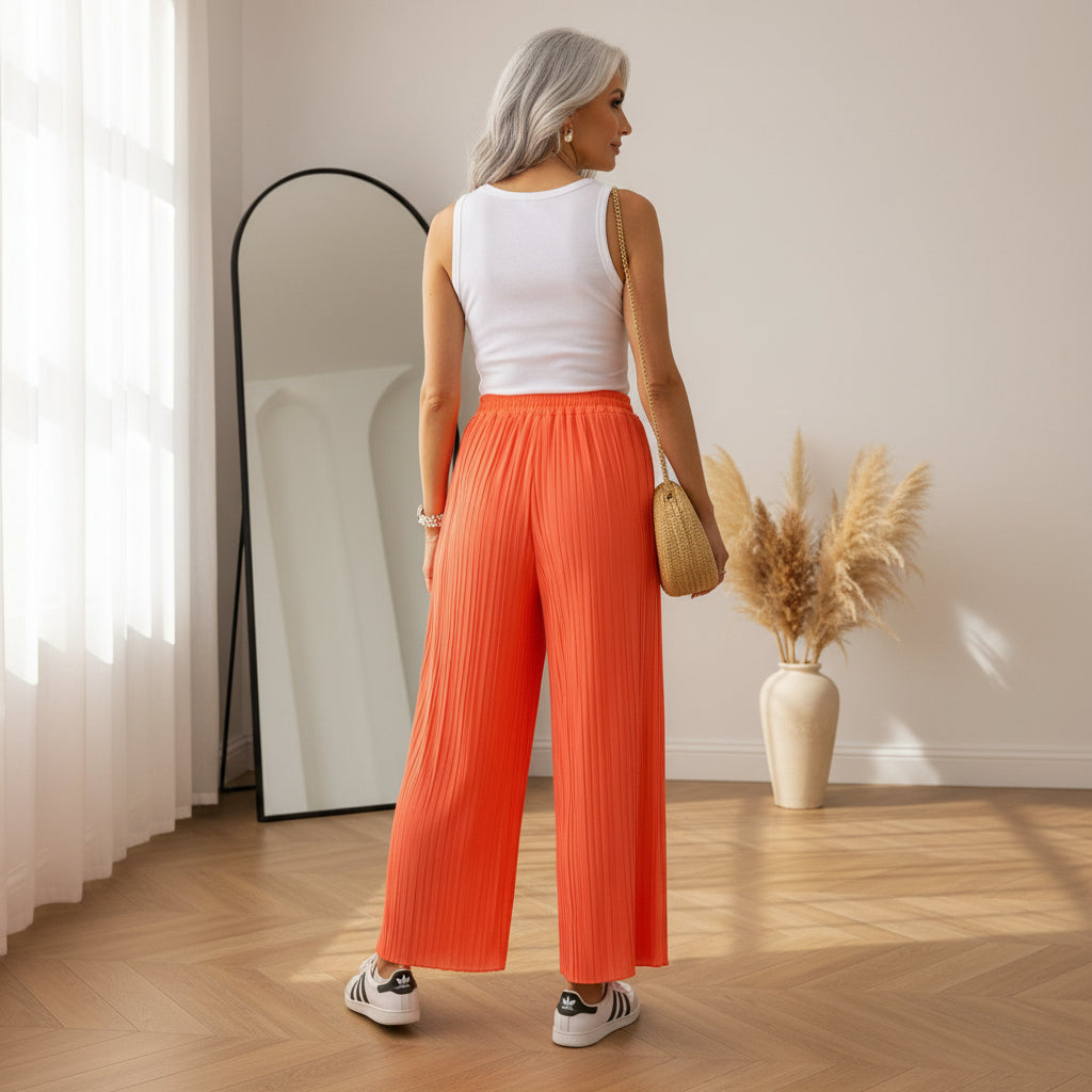 Luchtige Plissé Broek - Neon Koraal - Zomerse Reisbroek — back view