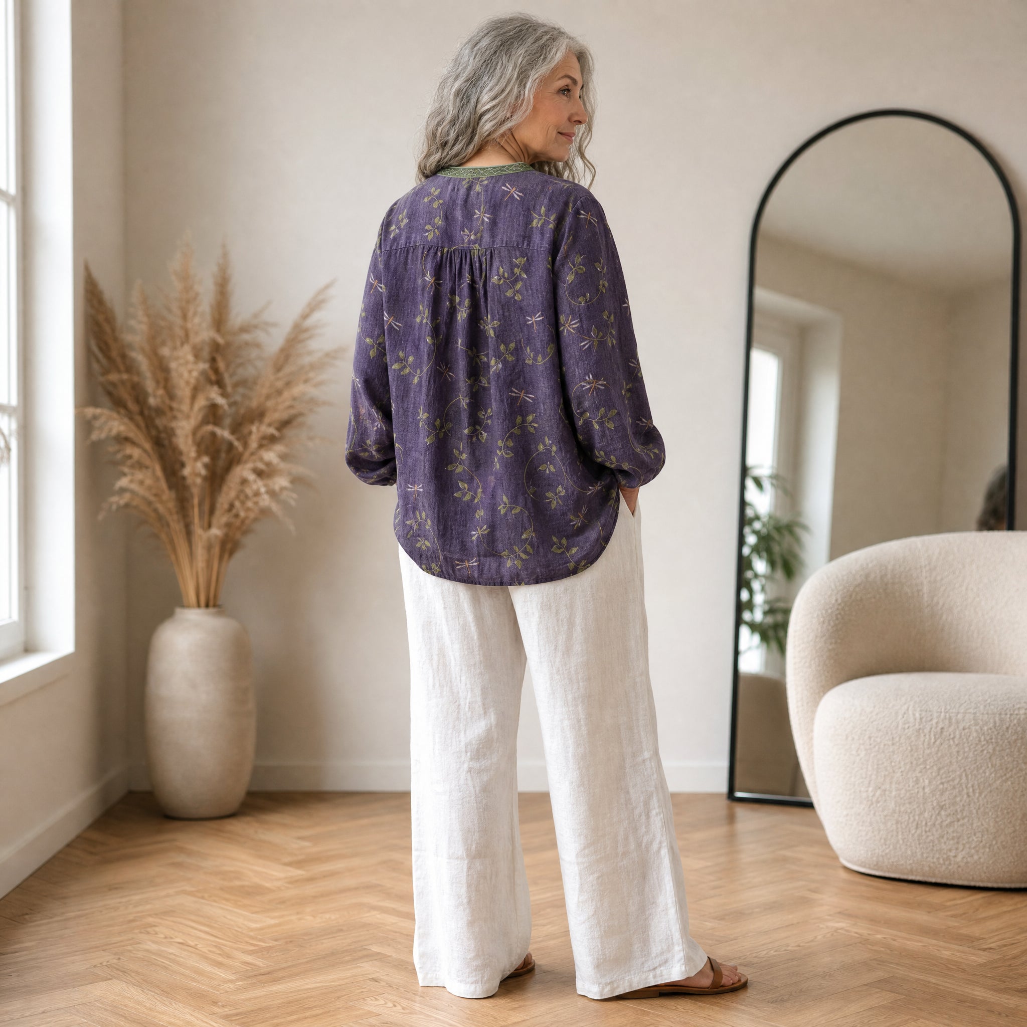 Vintage Blad Blouse - Tijdloze Elegantie met Klassiek Bladmotief — back view