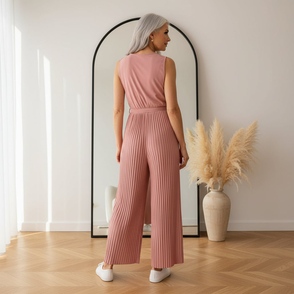 Elegante Geplisseerde Jumpsuit met Vrouwelijke Halslijn - Zalm — back view