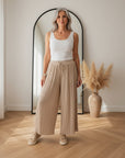 Geplisseerde Broek Beige met Comfortabele Binnenbroek — front view