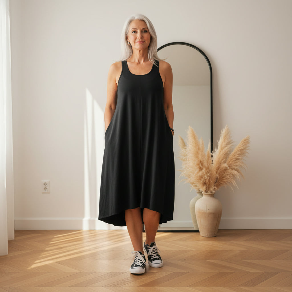BARA - Zwarte Maxi Jurk met Zakken — front view