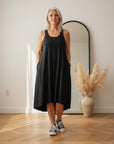 BARA - Zwarte Maxi Jurk met Zakken — front view