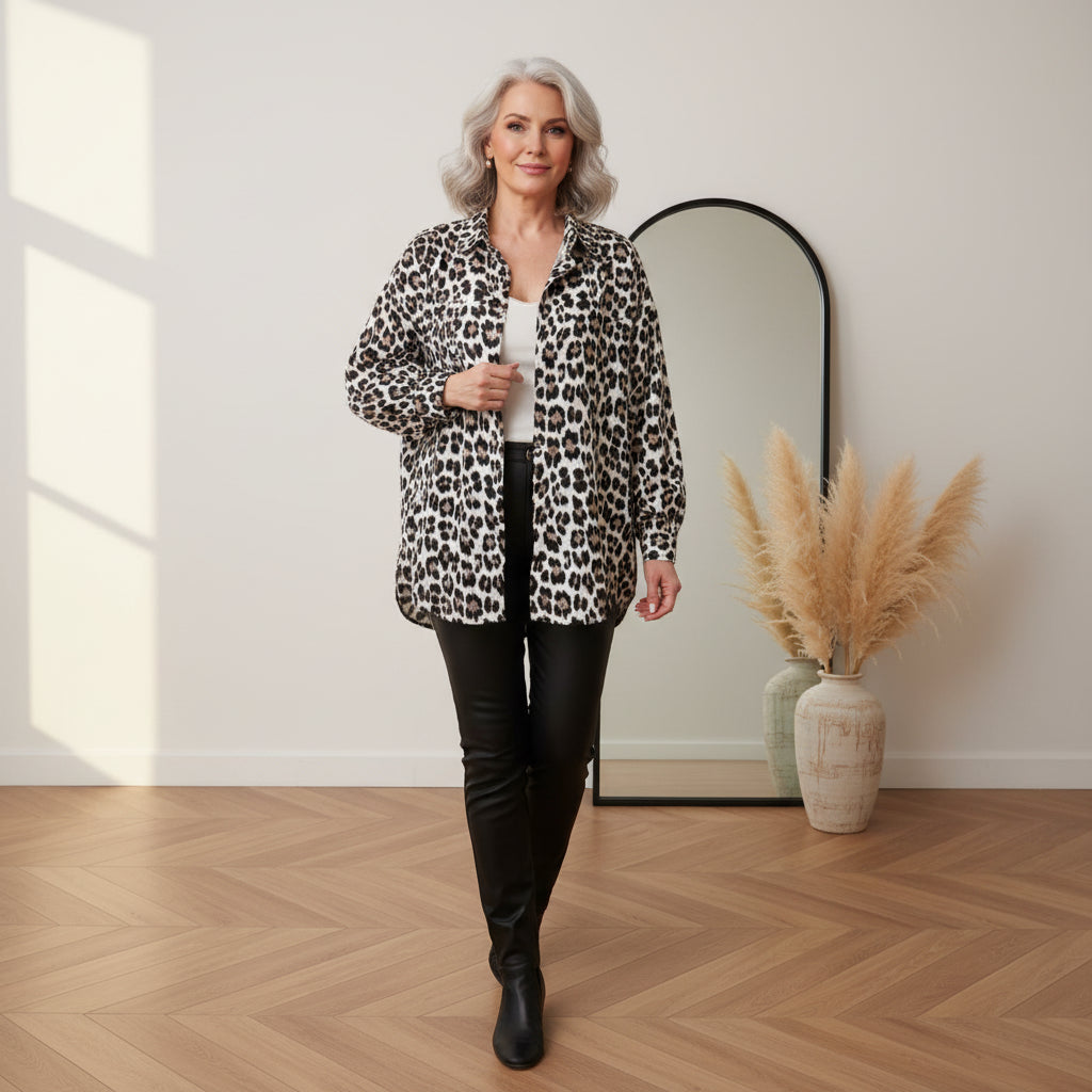 Korte Oversize Mousseline Blouse Leopard Print Crème-Beige — front view