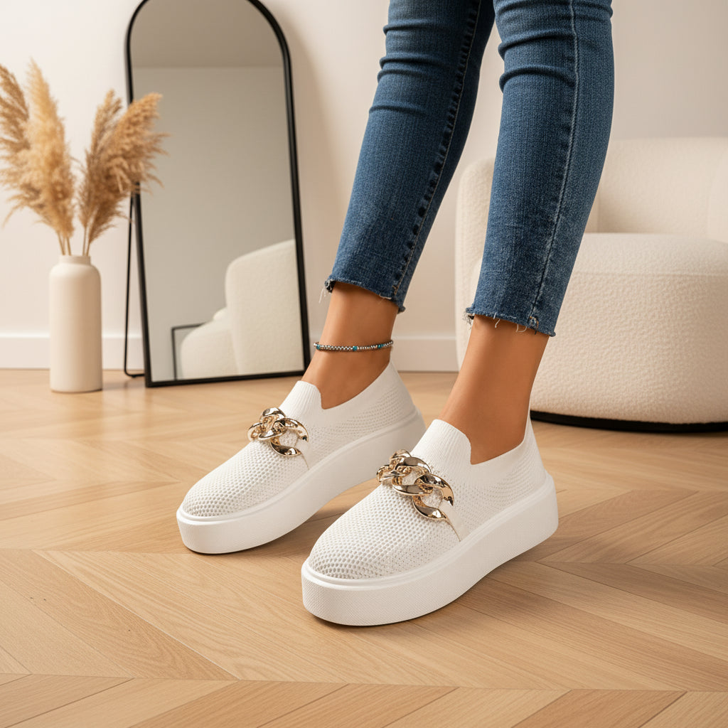 Maria - Elegante Schoenen met Decoratieve Metalen Ketting — Wit