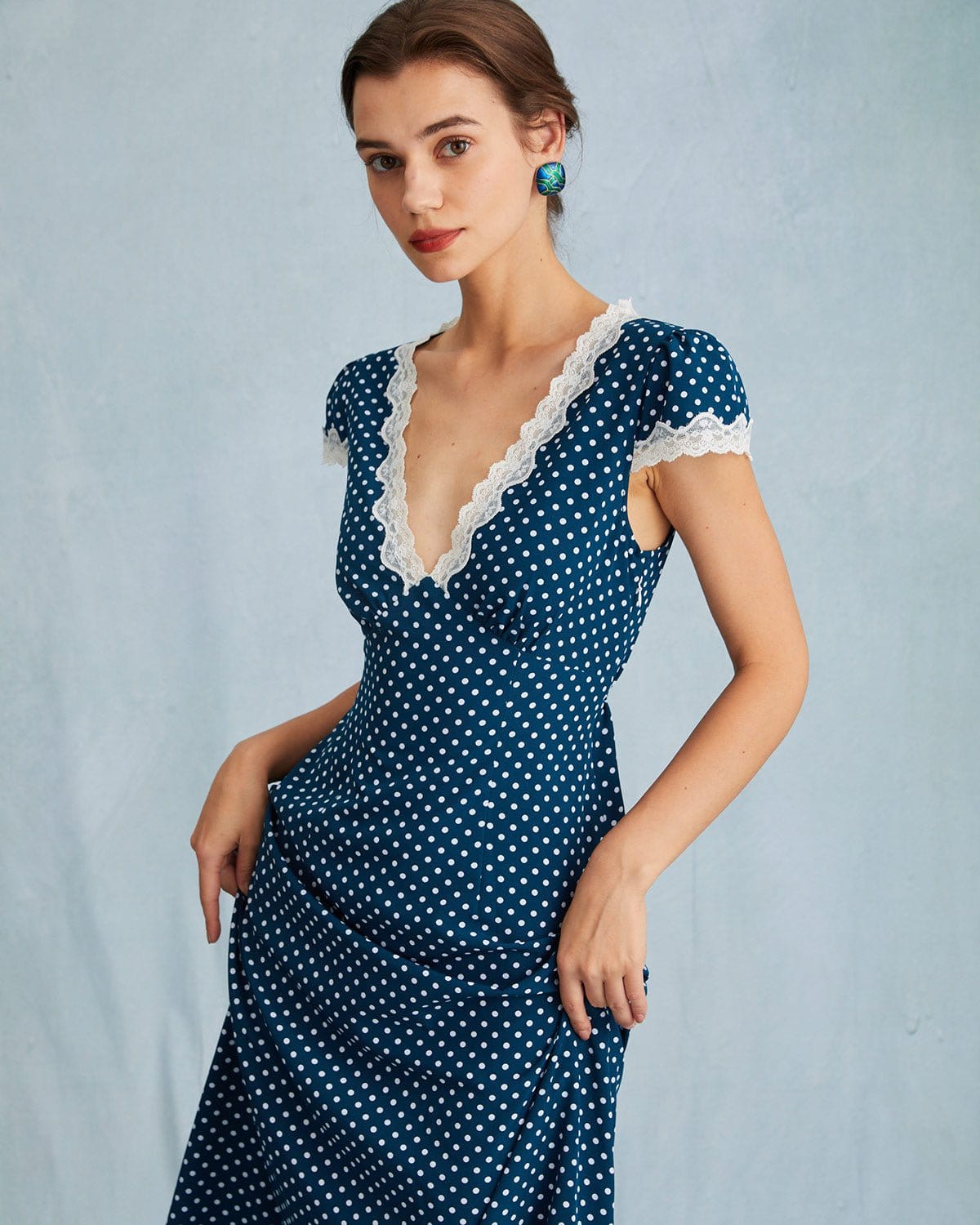 De Donkerblauwe V-Hals Polkadot Kant Geplooid Maxi Jurk