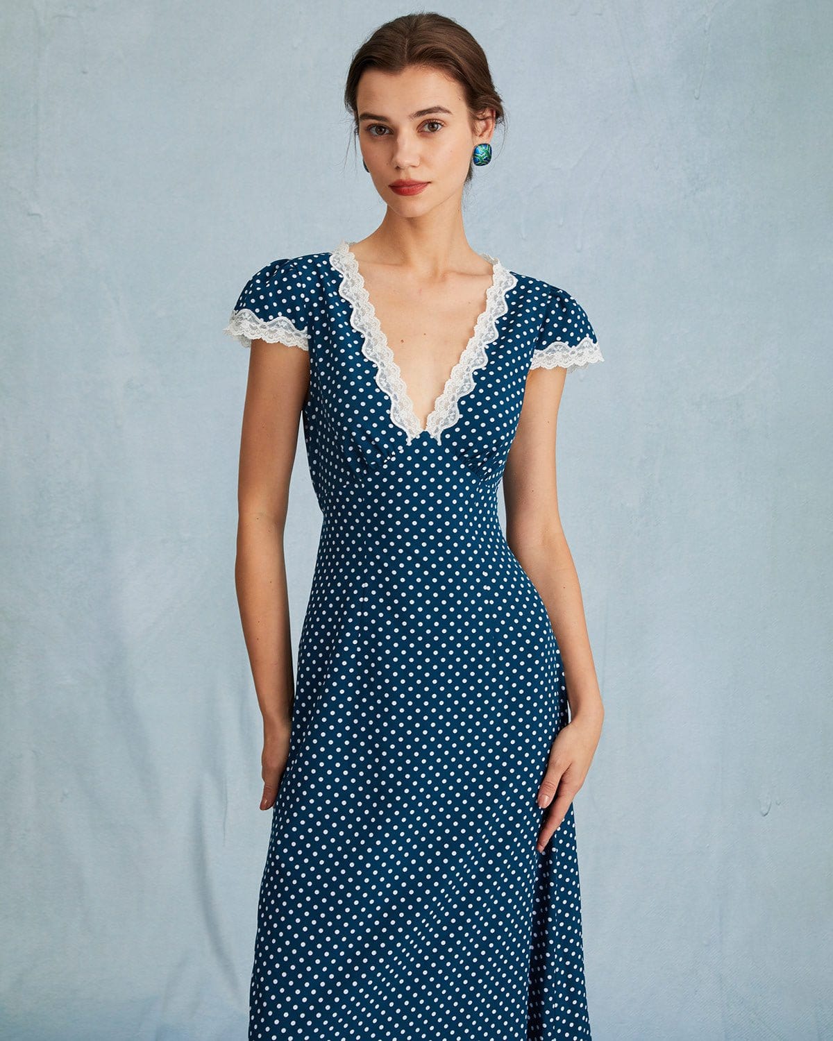 De Donkerblauwe V-Hals Polkadot Kant Geplooid Maxi Jurk
