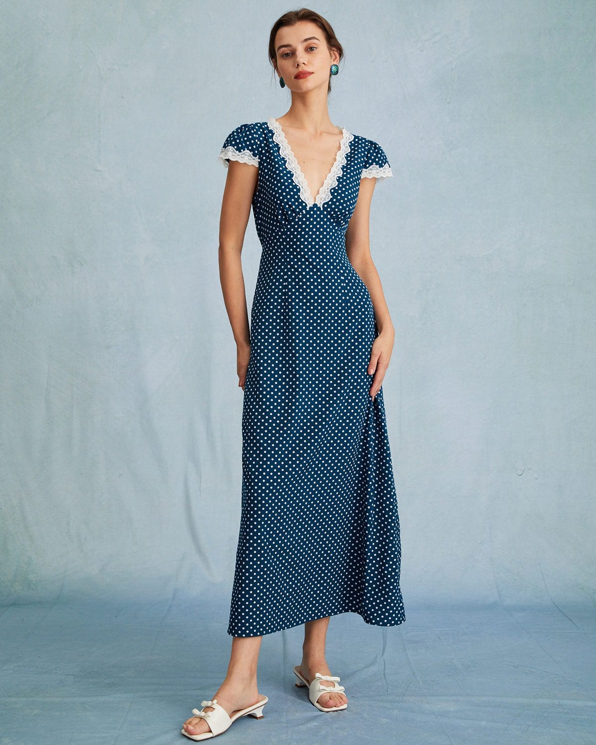 De Donkerblauwe V-Hals Polkadot Kant Geplooid Maxi Jurk